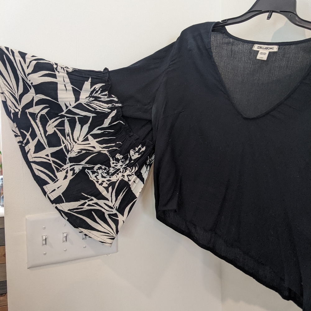Billabong Hippie Cropped Flowy Sleeves